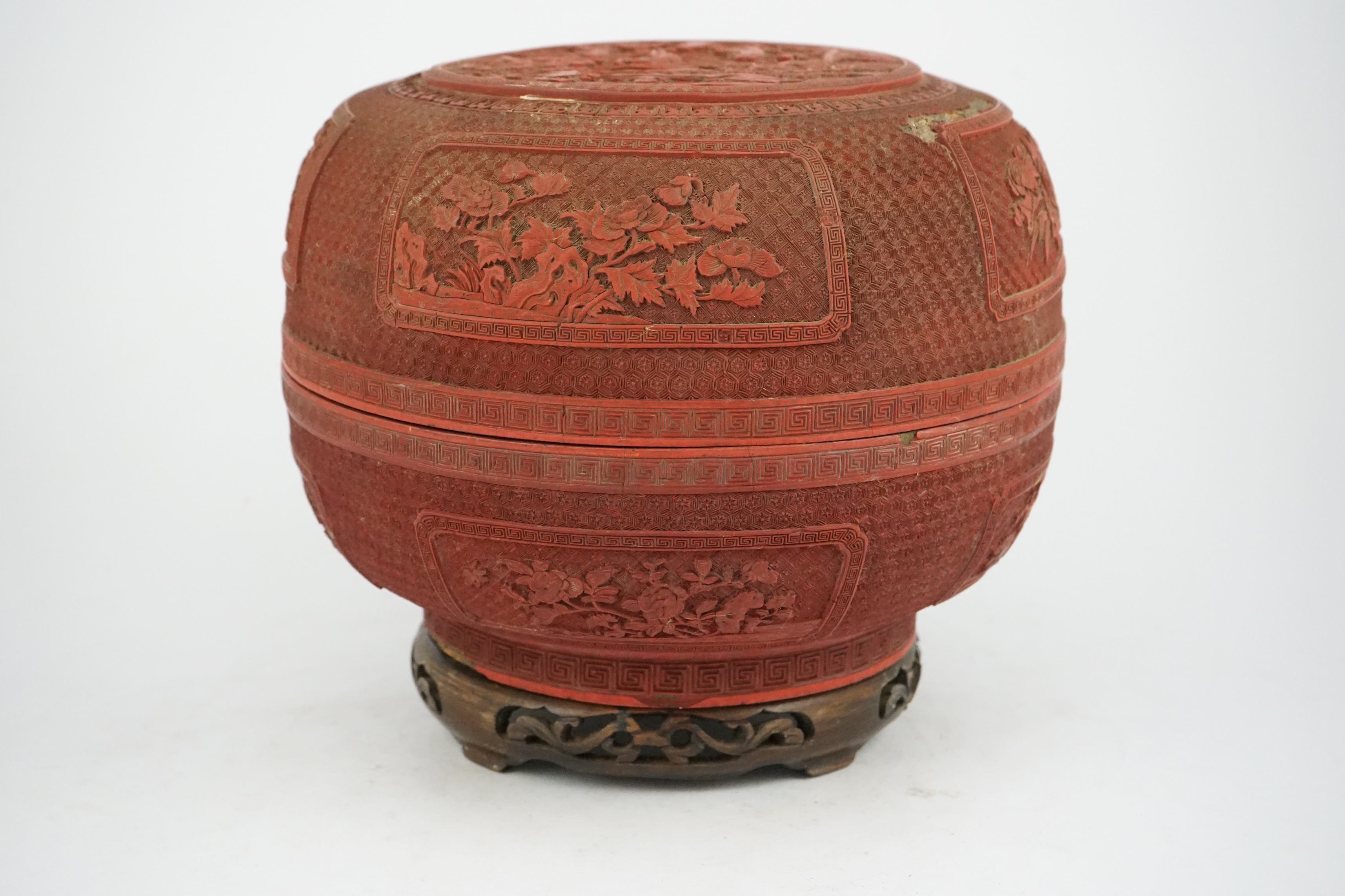 A Chinese cinnabar lacquer box and cover, 18th/19th century